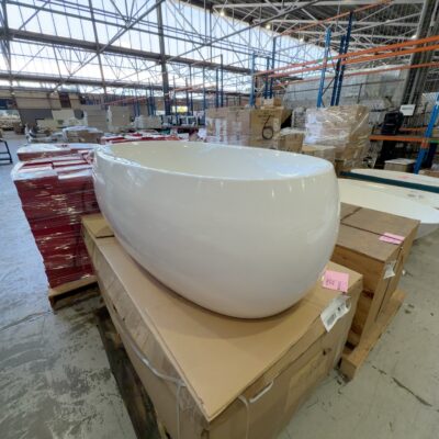 NEW OLIVER 1800MM FREESTANDING BATH, 1800MM X 900MM WIDE