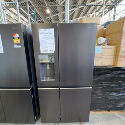 WESTINGHOUSE WQE6170BB BLACK QUAD DOOR FRIDGE WITH ICE AND WATER, 609 LITRE WITH FLEXIBLE DOOR THAT CAN BE FRIDGE OR FREEZER, HUMIDITY CONTROLLED CRISPERS, SNACKZONE, WITH 12 MONTH WARRANTY