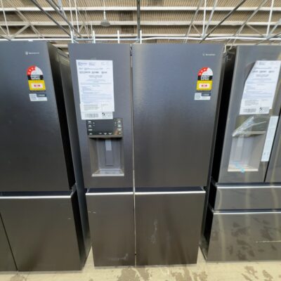 WESTINGHOUSE WQE6170BB BLACK QUAD DOOR FRIDGE WITH ICE AND WATER, 609 LITRE WITH FLEXIBLE DOOR THAT CAN BE FRIDGE OR FREEZER, HUMIDITY CONTROLLED CRISPERS, SNACKZONE, WITH 12 MONTH WARRANTY