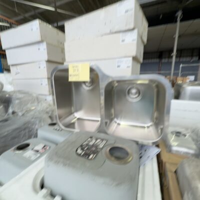 NEW FRANKE ARX 120-35/33 ARIANE DOUBLE UNDERMOUNT SINK WITH FRANKE WASTES 655/662/094 X 1 NEW FRANKE ARX 120-35/33 ARIANE DOUBLE UNDERMOUNT SINK WITH FRANKE WASTES 655/662/094 X 1