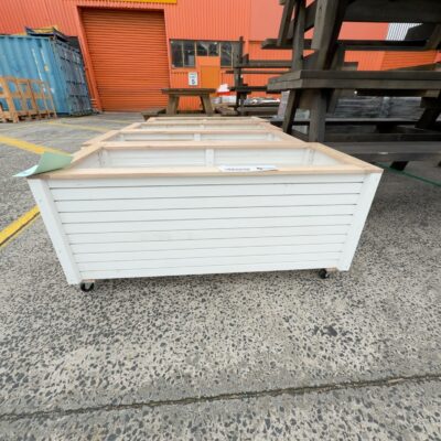 NEW WHITE PINE PLANTER BOX APPROX 1100MM WIDE, NO CASTORS, NEW WHITE PINE PLANTER BOX APPROX 1100MM WIDE, NO CASTORS,