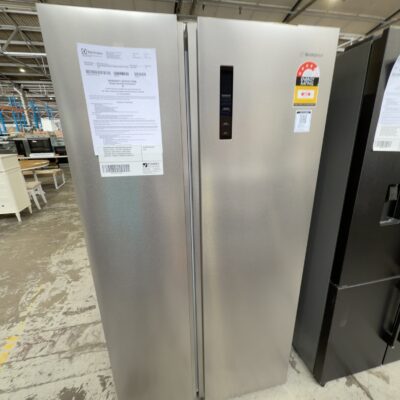 WESTINGHOUSE WSE6630SA SIDE BY SIDE FRIDGE S/STEEL, 624 LITRE, FRESHSEAL CRISPERS, QUICK FREEZE, QUICK CHILL FUNCTION, DUAL ICEMAKERS SPILLSAFE SHELVES, 12 MONTH WARRANTY RRP$1699 WESTINGHOUSE WSE6630SA SIDE BY SIDE FRIDGE S/STEEL, 624 LITRE, FRESHSEAL CRISPERS, QUICK FREEZE, QUICK CHILL FUNCTION, DUAL ICEMAKERS SPILLSAFE SHELVES, 12 MONTH WARRANTY RRP$1699