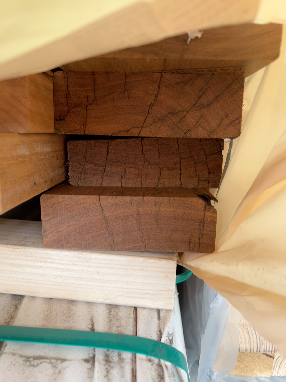 140X45 FEATURE GRADE SPOTTED GUM 140X45 FEATURE GRADE SPOTTED GUM