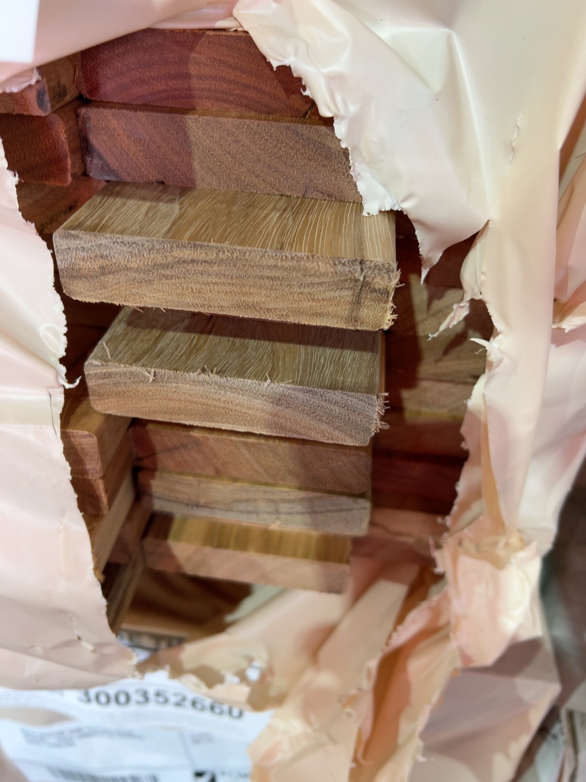 86X19 SPOTTED GUM FEATURE GRADE DECKING- (PACK CONSISTS OF RANDOM SHORT LENGTHS) 86X19 SPOTTED GUM FEATURE GRADE DECKING- (PACK CONSISTS OF RANDOM SHORT LENGTHS)