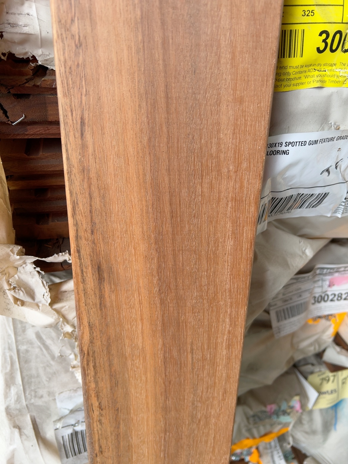 135X19 SPOTTED GUM FEATURE GRADE DECKING- (PACK CONSISTS OF RANDOM SHORT LENGTHS) 135X19 SPOTTED GUM FEATURE GRADE DECKING- (PACK CONSISTS OF RANDOM SHORT LENGTHS)