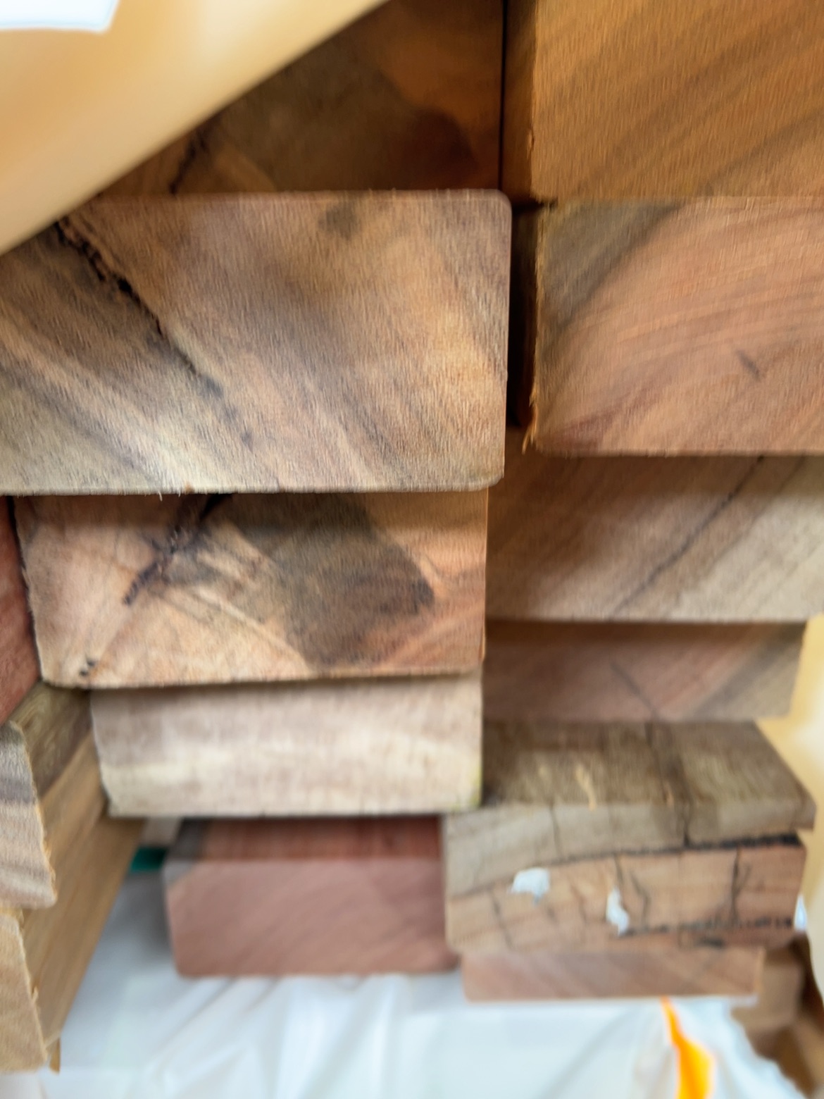 90X45 FEATURE GRADE SPOTTED GUM 90X45 FEATURE GRADE SPOTTED GUM