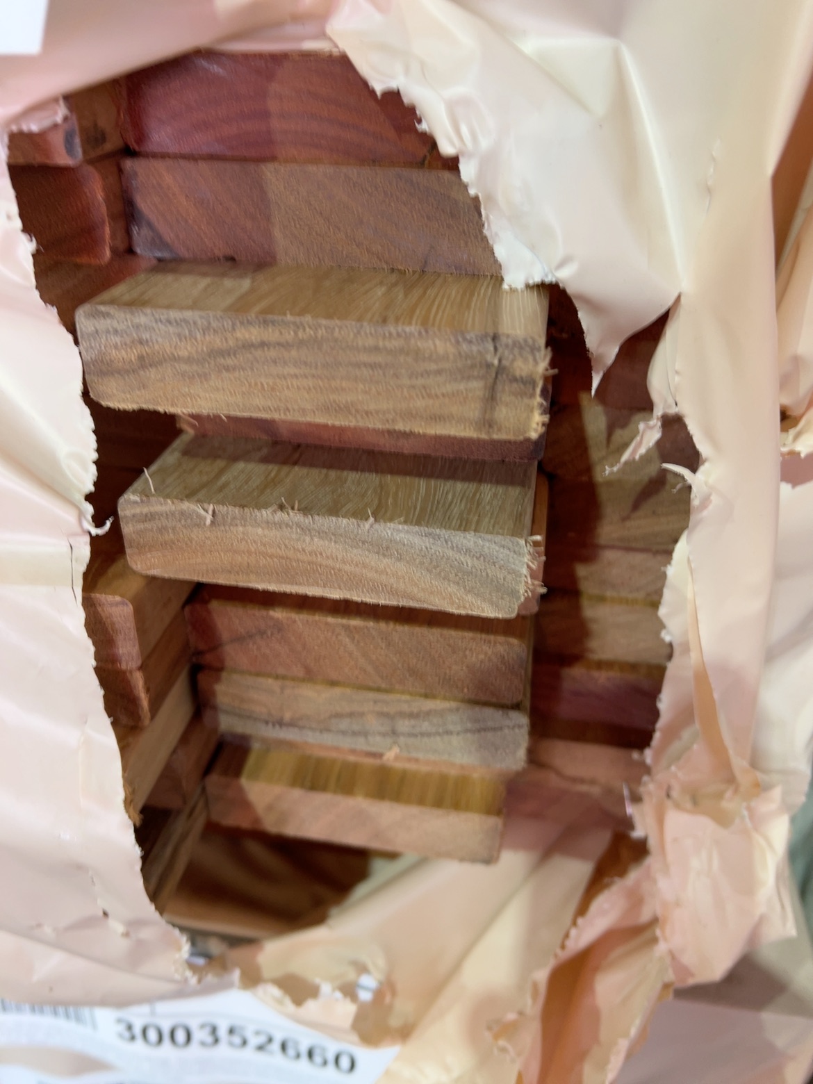 86X19 SPOTTED GUM FEATURE GRADE DECKING- (PACK CONSISTS OF RANDOM SHORT LENGTHS) 86X19 SPOTTED GUM FEATURE GRADE DECKING- (PACK CONSISTS OF RANDOM SHORT LENGTHS)