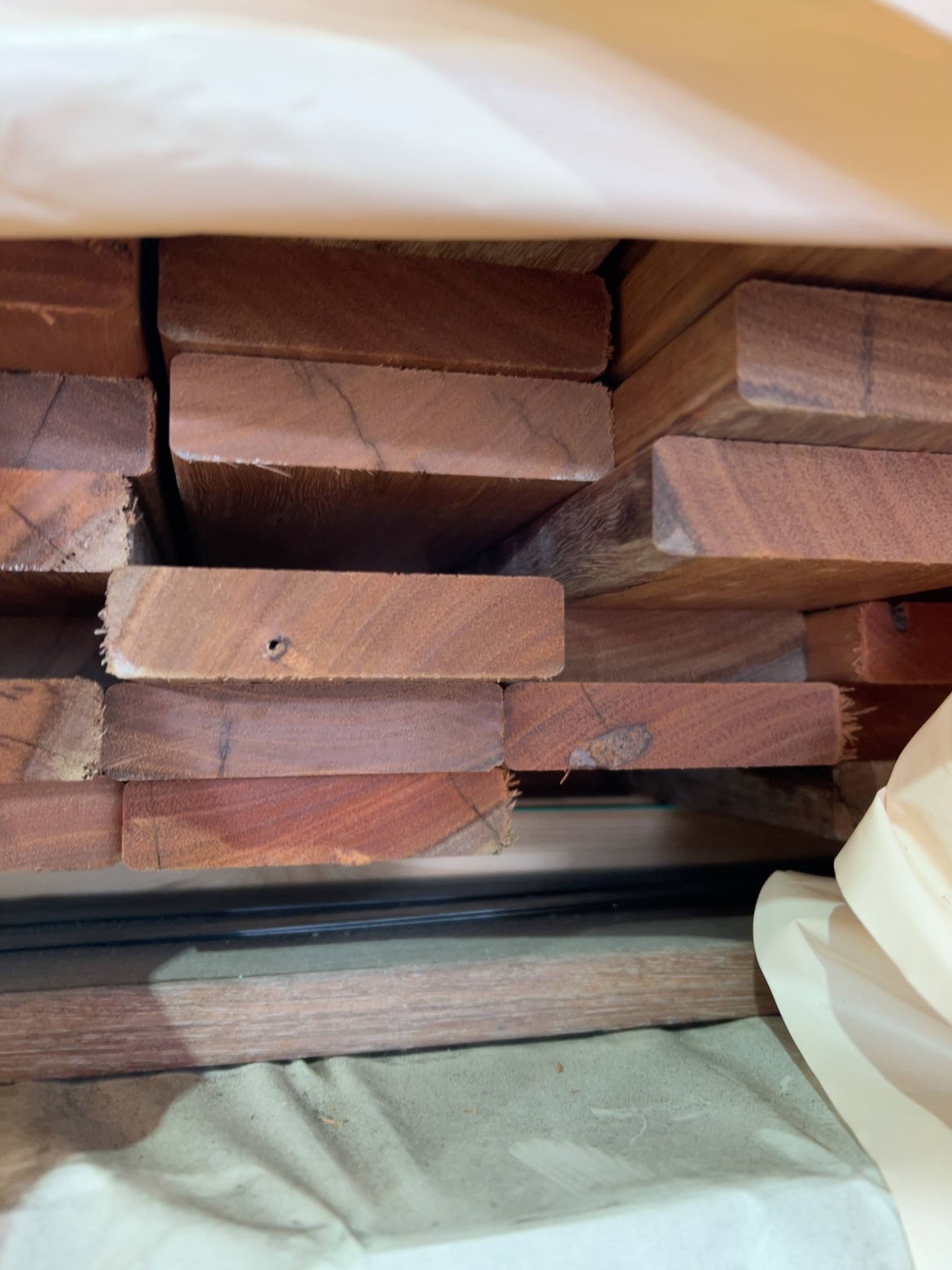 86X19 SPOTTED GUM FEATURE GRADE DECKING- (PACK CONSISTS OF RANDOM SHORT LENGTHS) 86X19 SPOTTED GUM FEATURE GRADE DECKING- (PACK CONSISTS OF RANDOM SHORT LENGTHS)