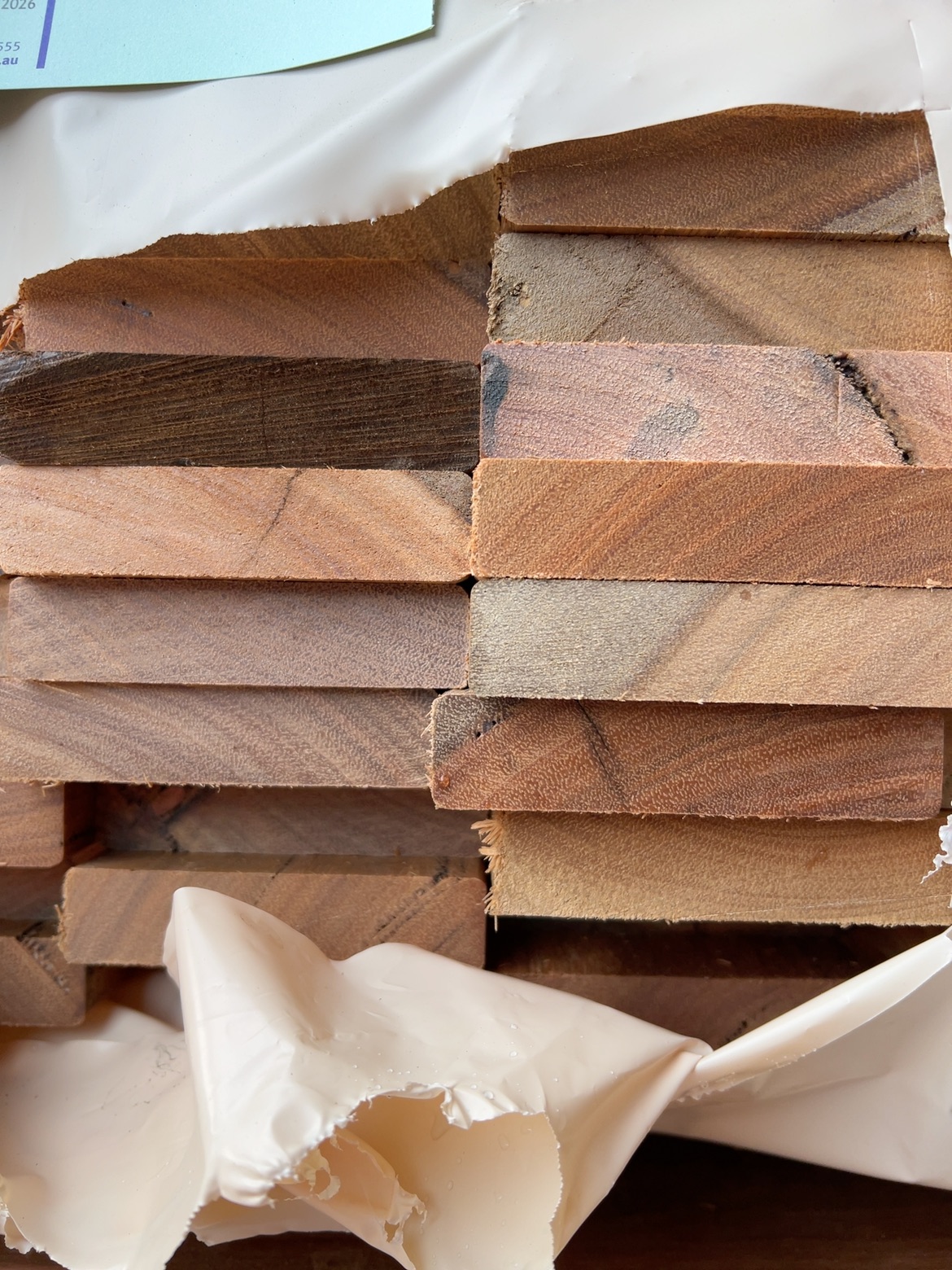 86X19 SPOTTED GUM FEATURE GRADE DECKING- (PACK CONSISTS OF RANDOM SHORT LENGTHS) 86X19 SPOTTED GUM FEATURE GRADE DECKING- (PACK CONSISTS OF RANDOM SHORT LENGTHS)