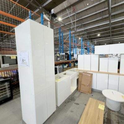 NEW L SHAPE KITCHEN IN HIGH GLOSS WHITE 2 PAC PAINTED FINISH WITH PLAIN DOORS, K5A WITH 600MM PANTRY