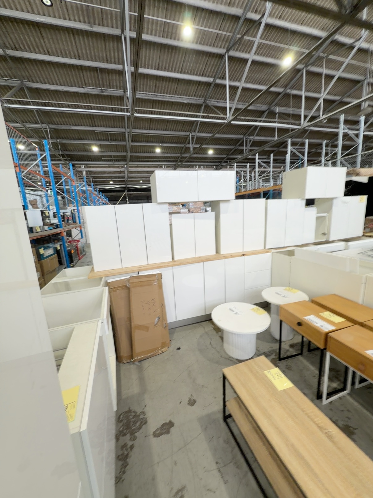 NEW L SHAPE KITCHEN IN HIGH GLOSS WHITE 2 PAC PAINTED FINISH WITH PLAIN DOORS, K5A WITH 600MM PANTRY NEW L SHAPE KITCHEN IN HIGH GLOSS WHITE 2 PAC PAINTED FINISH WITH PLAIN DOORS, K5A WITH 600MM PANTRY