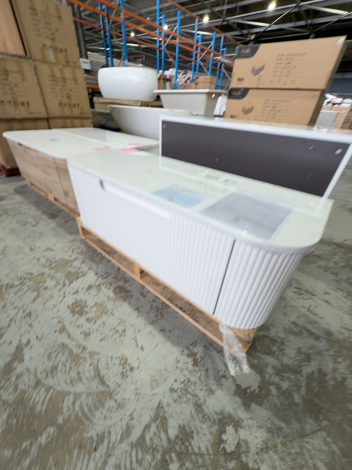 NEW 1200MM WALL HUNG VANITY, PETRA MARK 11 V GROOVE MATTE WHITE WITH CURVED CATO FLAT STONE TOP, RRP$2295 CAWH402-1200/ST26FTNH-1200 NEW 1200MM WALL HUNG VANITY, PETRA MARK 11 V GROOVE MATTE WHITE WITH CURVED CATO FLAT STONE TOP, RRP$2295 CAWH402-1200/ST26FTNH-1200