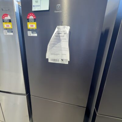 ELECTROLUX EBE4302BD-L MATTE BLACK FRIDGE WITH BOTTOM MOUNT FREEZER, 425 LITRE, WITH 12 MONTH WARRANTY ELECTROLUX EBE4302BD-L MATTE BLACK FRIDGE WITH BOTTOM MOUNT FREEZER, 425 LITRE, WITH 12 MONTH WARRANTY