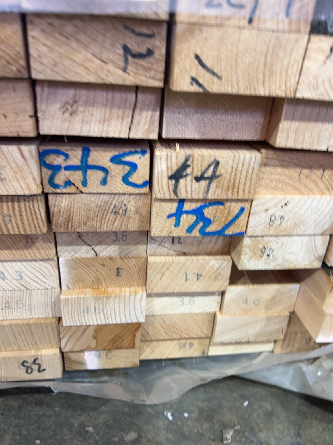 72X32.25 AUS OAK DAR UTE WEATHERED KD HARDWOOD 72X32.25 AUS OAK DAR UTE WEATHERED KD HARDWOOD