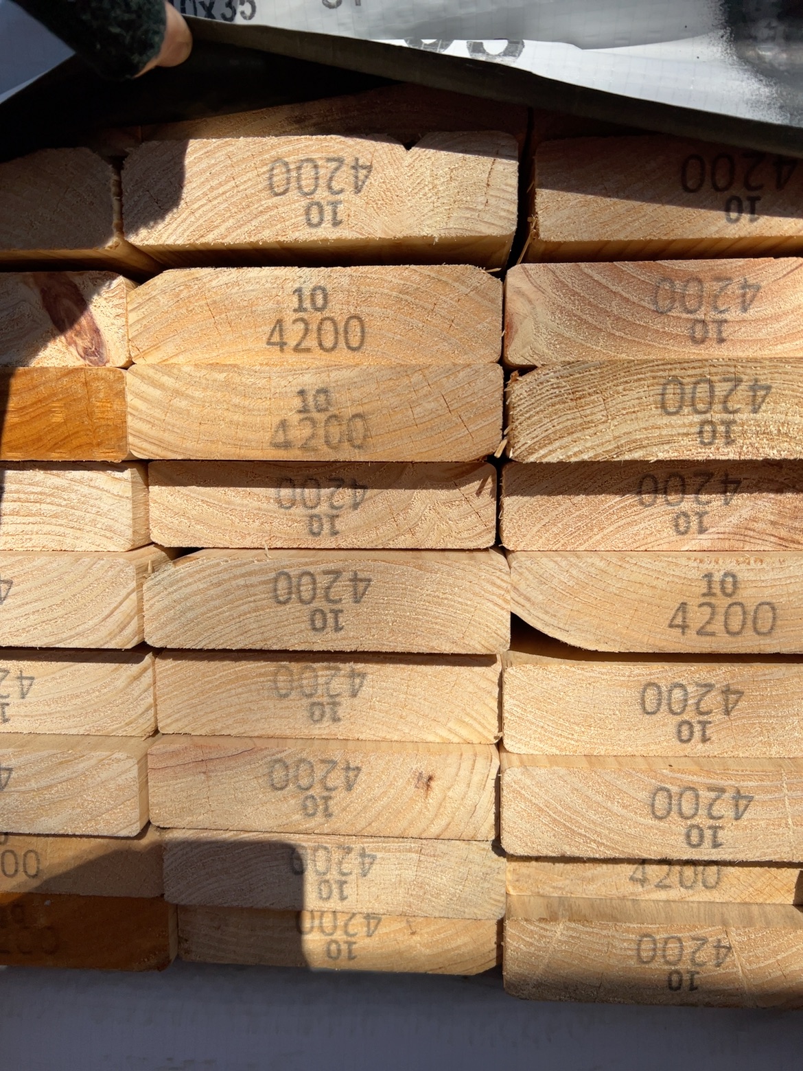 140X35 MGP10 PINE-90/4.2 (THIS PACK IS AGED STOCK AND SOLD AS IS) 140X35 MGP10 PINE-90/4.2 (THIS PACK IS AGED STOCK AND SOLD AS IS)