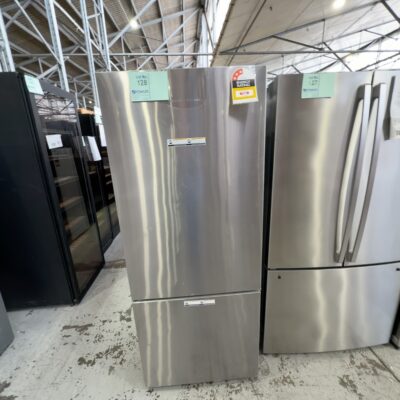 UNBOXED BRAND NEW FISHER & PAYKEL FRIDGE RF442BRPX6, 413LITRE WITH BOTTOM MOUNT FREEZER, WITH 12 MONTH WARRANTY UNBOXED BRAND NEW FISHER & PAYKEL FRIDGE RF442BRPX6, 413LITRE WITH BOTTOM MOUNT FREEZER, WITH 12 MONTH WARRANTY