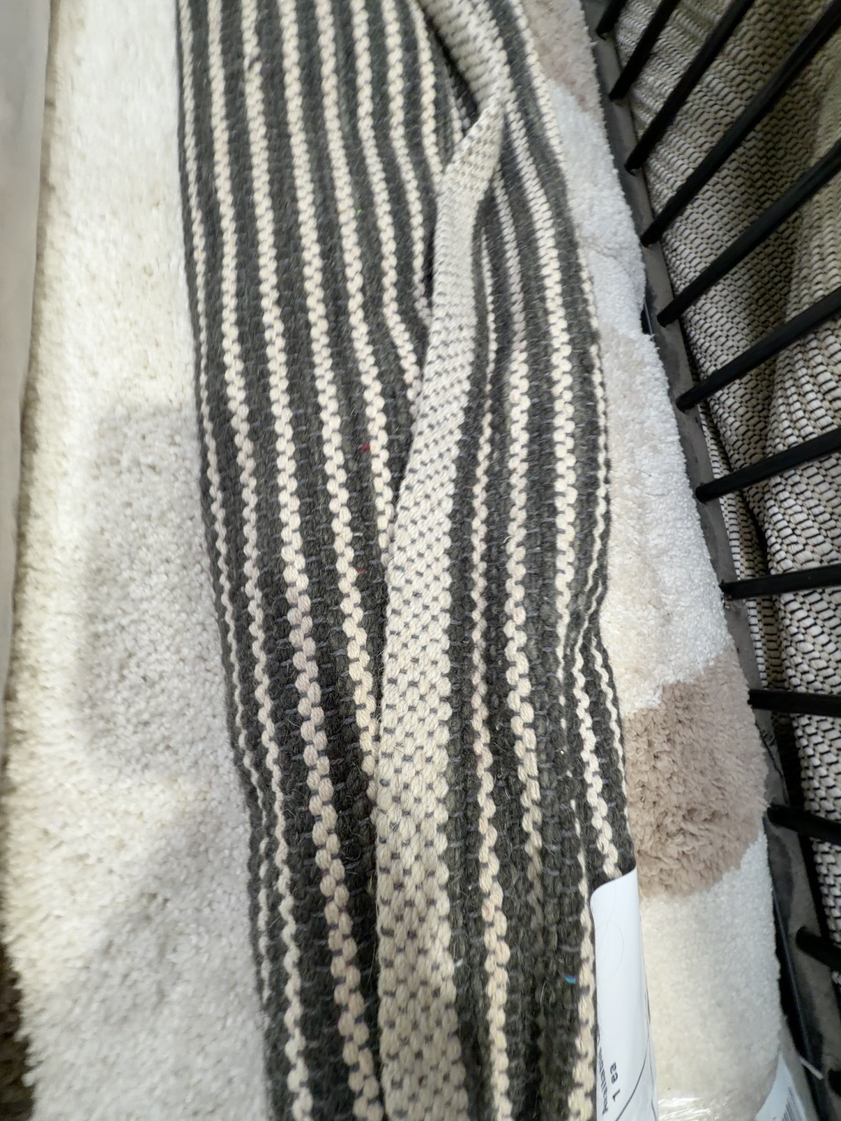 EX DISPLAY RUG - APPROXIMATE SIZE 150-160CM X 210-230CM LONG, SOLD AS IS EX DISPLAY RUG - APPROXIMATE SIZE 150-160CM X 210-230CM LONG, SOLD AS IS
