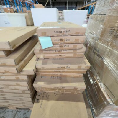 PALLET OF ASSORTED BATHROOM MIRRORS IN VARIOUS SIZES, 450/600/750/900 AND 1200MM PALLET OF ASSORTED BATHROOM MIRRORS IN VARIOUS SIZES, 450/600/750/900 AND 1200MM