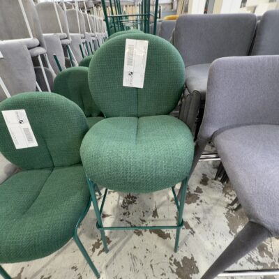 EX HIRE EMERALD GREEN BAR CHAIR WITH GREEN METAL FRAME, SOLD AS IS EX HIRE EMERALD GREEN BAR CHAIR WITH GREEN METAL FRAME, SOLD AS IS