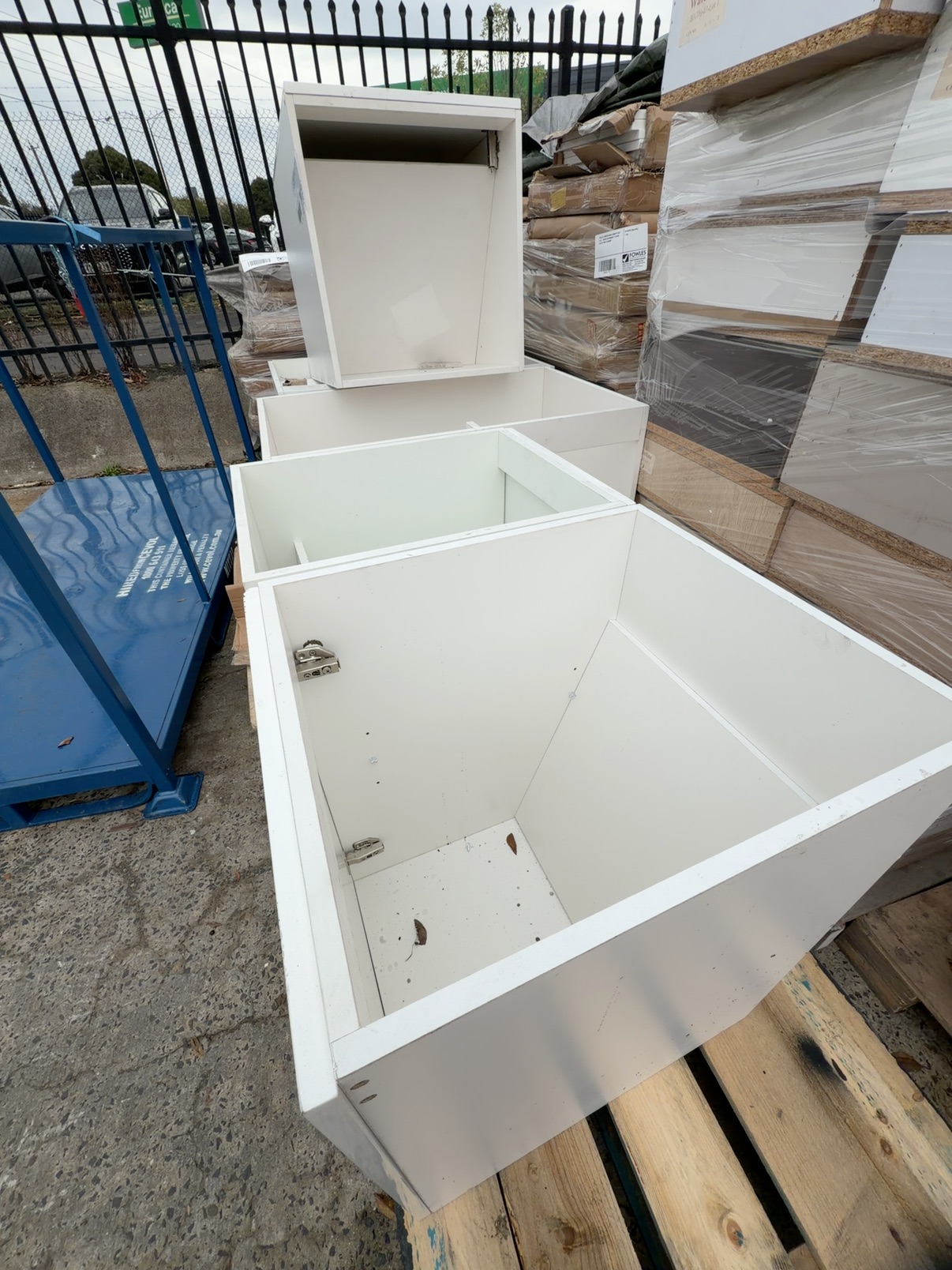 PALLET OF ASSORTED MIXED CABINETRY SOLD AS IS, **BIDDERS RESPONSIBILITY TO CHECK PALLETS PRIOR TO BIDDING** PALLET OF ASSORTED MIXED CABINETRY SOLD AS IS, **BIDDERS RESPONSIBILITY TO CHECK PALLETS PRIOR TO BIDDING**