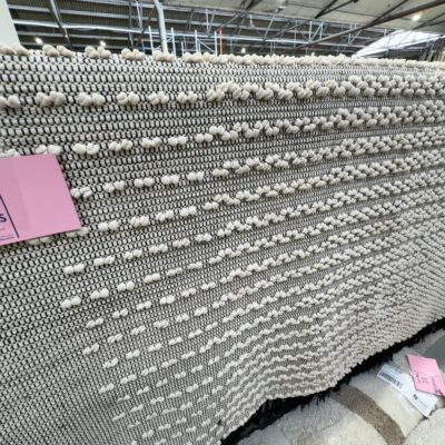 HIGH END RUG SAMPLES - APPROX SIZE 2000MM X 2900MM RRP$1199 HIGH END RUG SAMPLES - APPROX SIZE 2000MM X 2900MM RRP$1199