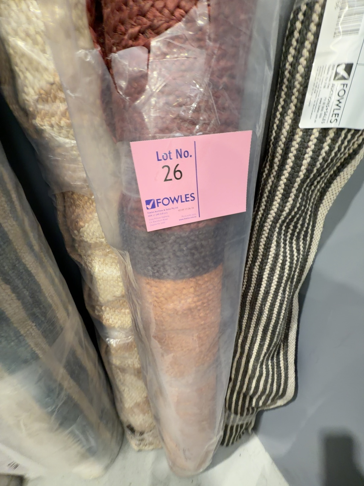 HIGH END RUG SAMPLES - APPROX SIZE 2000MM X 2900MM RRP$1199 HIGH END RUG SAMPLES - APPROX SIZE 2000MM X 2900MM RRP$1199