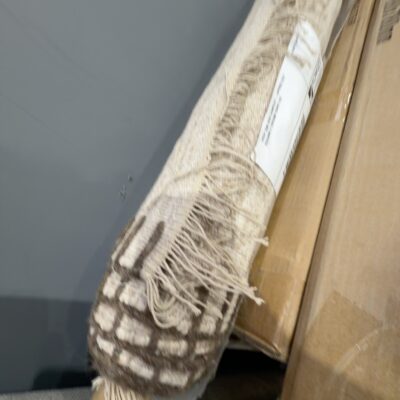 HIGH END RUG SAMPLES - APPROX SIZE 2000MM X 2900MM RRP$1199 HIGH END RUG SAMPLES - APPROX SIZE 2000MM X 2900MM RRP$1199