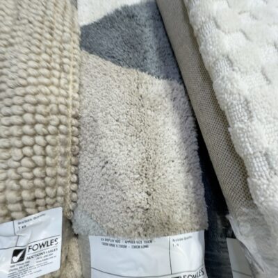 EX DISPLAY RUG - APPROX SIZE 150CM - 160CM WIDE X 210CM - 230CM LONG