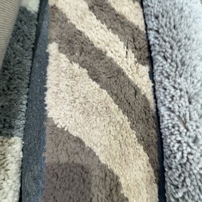 EX DISPLAY RUG - APPROX SIZE 150CM - 160CM WIDE X 210CM - 230CM LONG