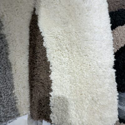 EX DISPLAY RUG - APPROX SIZE 150CM - 160CM WIDE X 210CM - 230CM LONG