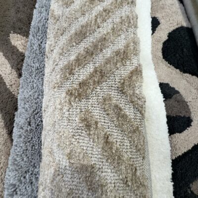 EX DISPLAY RUG - APPROX SIZE 150CM - 160CM WIDE X 210CM - 230CM LONG