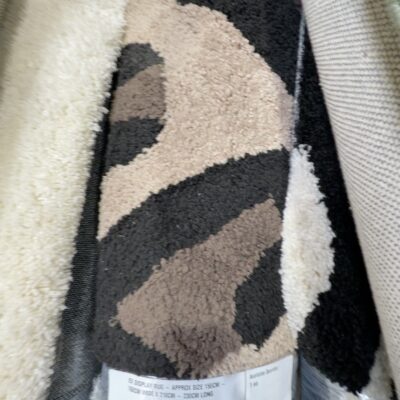 EX DISPLAY RUG - APPROX SIZE 150CM - 160CM WIDE X 210CM - 230CM LONG EX DISPLAY RUG - APPROX SIZE 150CM - 160CM WIDE X 210CM - 230CM LONG