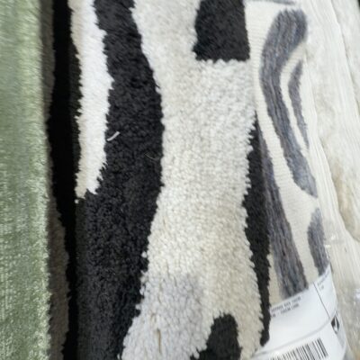 EX DISPLAY RUG - APPROX SIZE 150CM - 160CM WIDE X 210CM - 230CM LONG