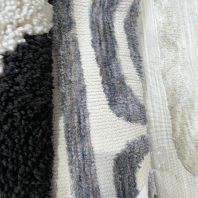 EX DISPLAY RUG - APPROX SIZE 150CM - 160CM WIDE X 210CM - 230CM LONG