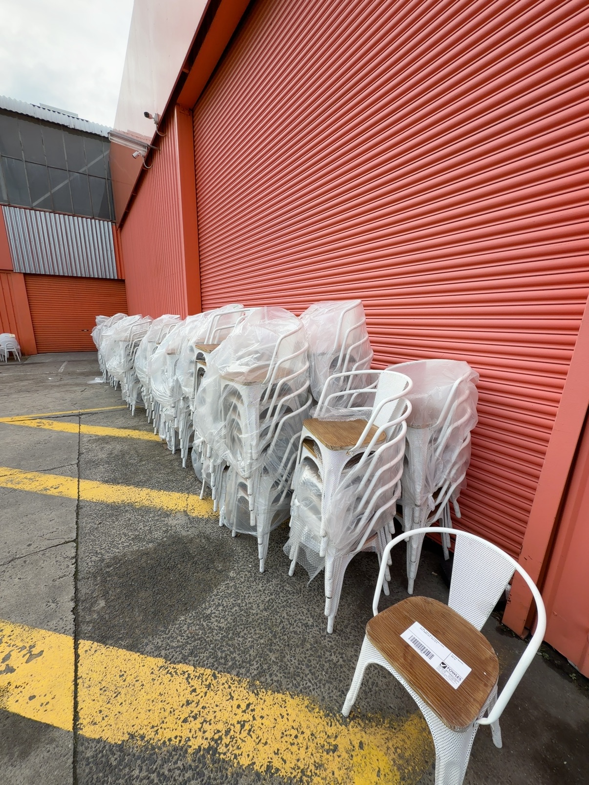 EX HIRE, WHITE METAL STACKABLE CHAIR WITH TIMBER SEAT, SOLD AS IS EX HIRE, WHITE METAL STACKABLE CHAIR WITH TIMBER SEAT, SOLD AS IS