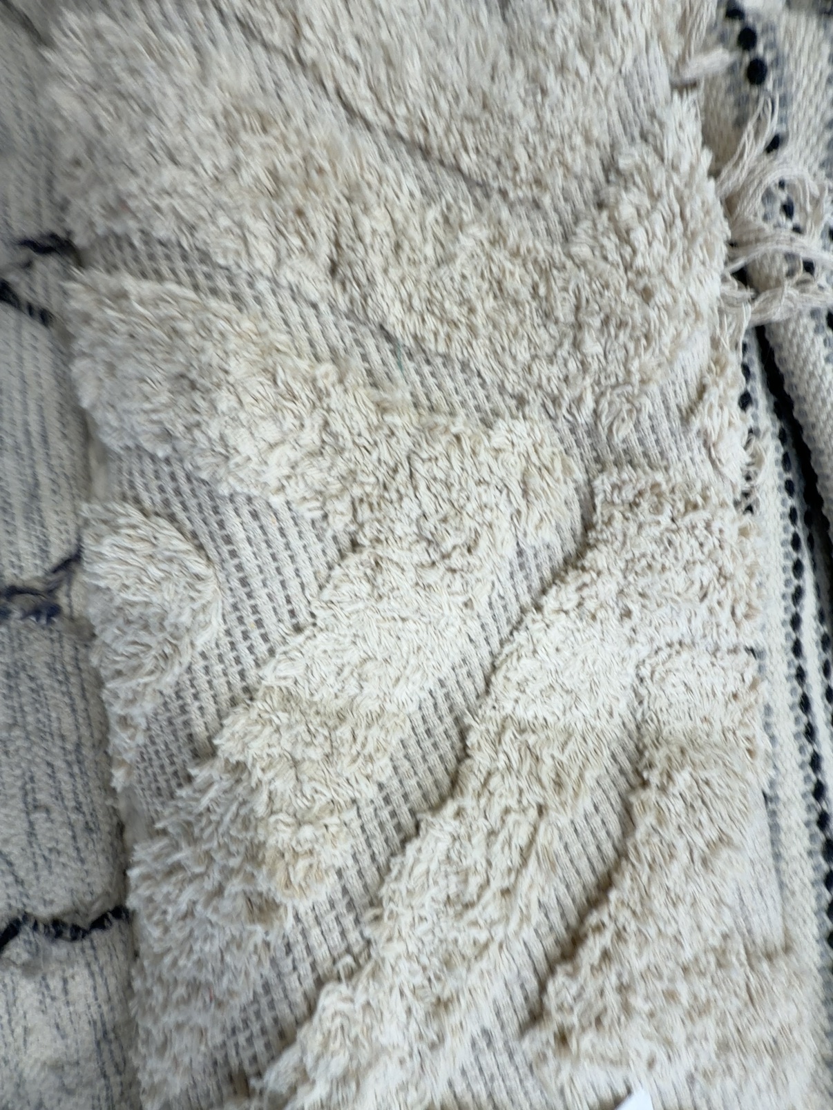 EX STAGING FURNITURE - FLOOR RUG, SOLD AS IS EX STAGING FURNITURE - FLOOR RUG, SOLD AS IS