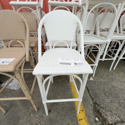 EX STAGING - WHITE PLASTIC RATTAN OUTDOOR BAR CHAIR, SOLD AS IS