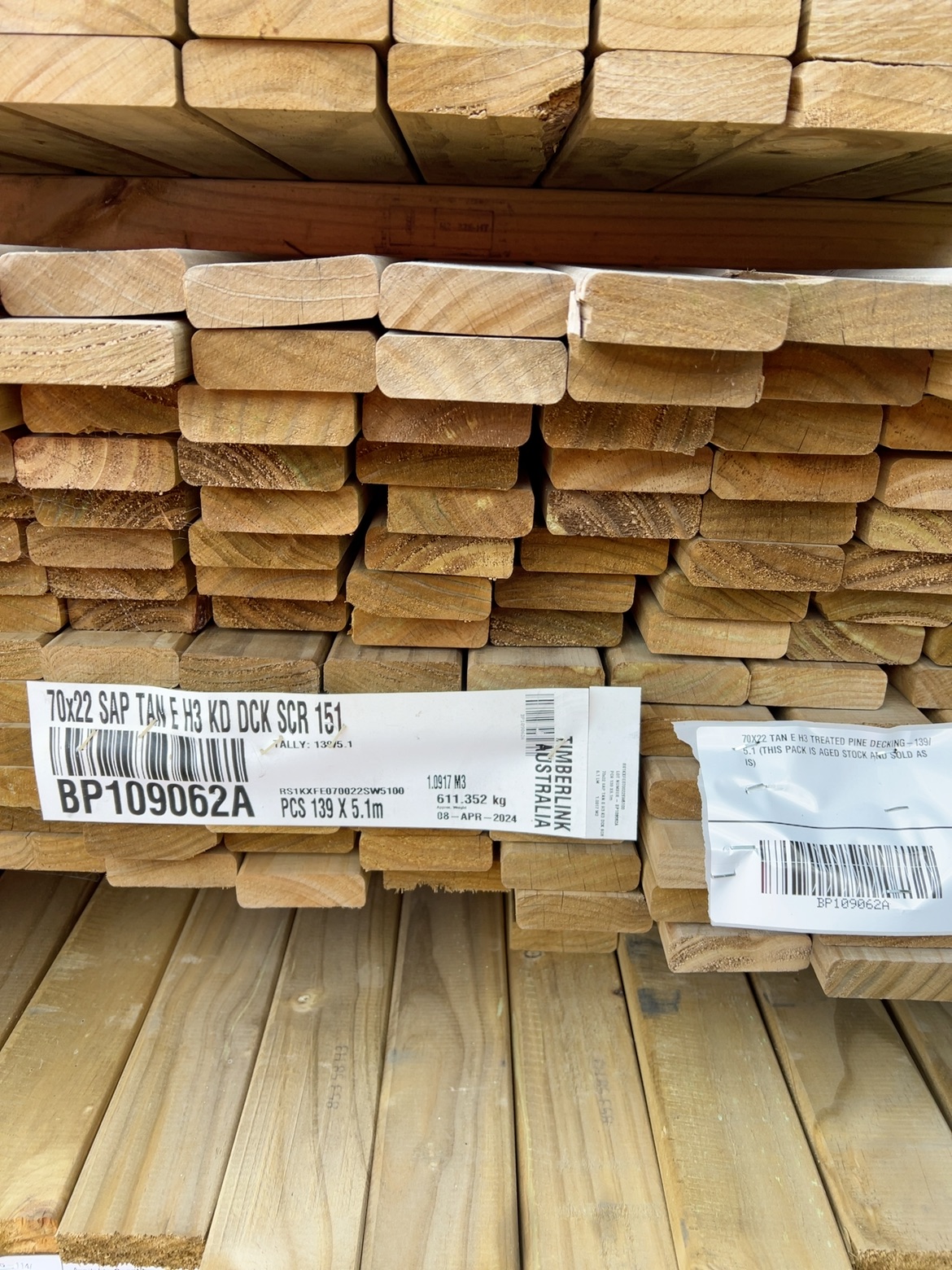 70X22 TAN E H3 TREATED PINE DECKING-139/5.1 (THIS PACK IS AGED STOCK AND SOLD AS IS) 70X22 TAN E H3 TREATED PINE DECKING-139/5.1 (THIS PACK IS AGED STOCK AND SOLD AS IS)