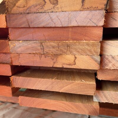 135X19 FEATURE GRADE SPOTTED GUM DECKING- (PACK CONSISTS OF RANDOM SHORT LENGTHS)