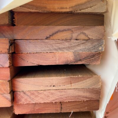 135X19 FEATURE GRADE SPOTTED GUM DECKING- (PACK CONSISTS OF RANDOM SHORT LENGTHS) 135X19 FEATURE GRADE SPOTTED GUM DECKING- (PACK CONSISTS OF RANDOM SHORT LENGTHS)