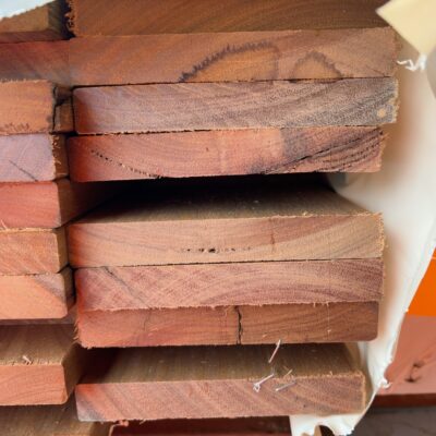 135X19 FEATURE GRADE SPOTTED GUM DECKING- (PACK CONSISTS OF RANDOM SHORT LENGTHS)