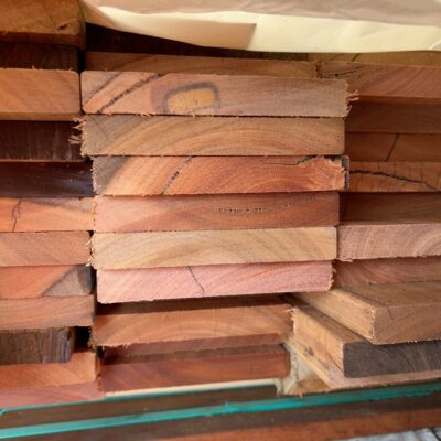 135X19 FEATURE GRADE SPOTTED GUM DECKING- (PACK CONSISTS OF RANDOM SHORT LENGTHS)