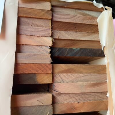 135X19 FEATURE GRADE SPOTTED GUM DECKING- (PACK CONSISTS OF RANDOM SHORT LENGTHS) 135X19 FEATURE GRADE SPOTTED GUM DECKING- (PACK CONSISTS OF RANDOM SHORT LENGTHS)