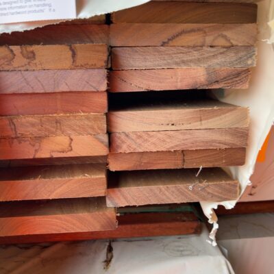 135X19 FEATURE GRADE SPOTTED GUM DECKING- (PACK CONSISTS OF RANDOM SHORT LENGTHS) 135X19 FEATURE GRADE SPOTTED GUM DECKING- (PACK CONSISTS OF RANDOM SHORT LENGTHS)