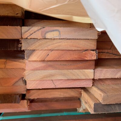 135X19 FEATURE GRADE SPOTTED GUM DECKING- (PACK CONSISTS OF RANDOM SHORT LENGTHS) 135X19 FEATURE GRADE SPOTTED GUM DECKING- (PACK CONSISTS OF RANDOM SHORT LENGTHS)