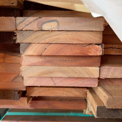 135X19 FEATURE GRADE SPOTTED GUM DECKING- (PACK CONSISTS OF RANDOM SHORT LENGTHS)