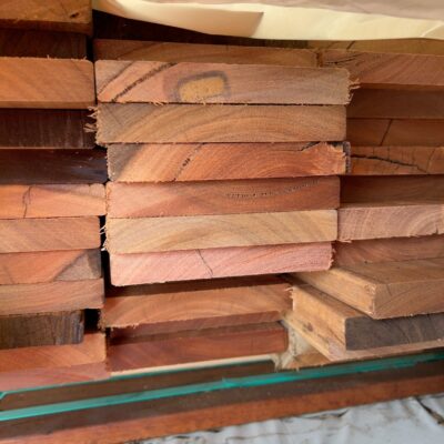 135X19 FEATURE GRADE SPOTTED GUM DECKING- (PACK CONSISTS OF RANDOM SHORT LENGTHS)
