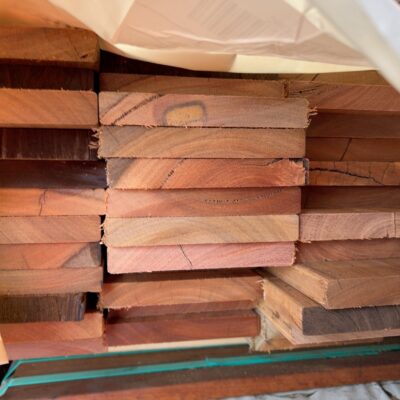 135X19 FEATURE GRADE SPOTTED GUM DECKING- (PACK CONSISTS OF RANDOM SHORT LENGTHS) 135X19 FEATURE GRADE SPOTTED GUM DECKING- (PACK CONSISTS OF RANDOM SHORT LENGTHS)