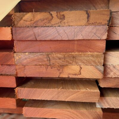 135X19 FEATURE GRADE SPOTTED GUM DECKING- (PACK CONSISTS OF RANDOM SHORT LENGTHS) 135X19 FEATURE GRADE SPOTTED GUM DECKING- (PACK CONSISTS OF RANDOM SHORT LENGTHS)