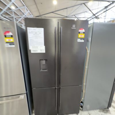 ELECTROLUX EQE5657BA BLACK FRENCH DOOR FRIDGE WITH WATER, TASTESEALPLUS CONVERTIBLE DRAWER ALLOWS YOU TO SWITCH BETEEN FRIDGE & FREEZER MODE, TASTELOCK AUTO CRISPER WITH AUTO HUMIDITY CONTROL KEEPS FOOD FRESHER, 12 MONTH WARRANTY